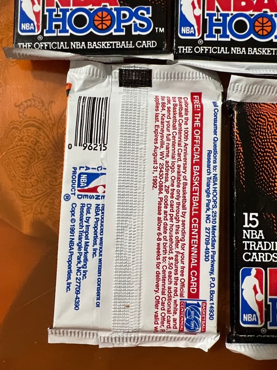 5 NBA 1991-92 Series 1 Hoops Basketball Trading Card Packs - Picture 2 of 2